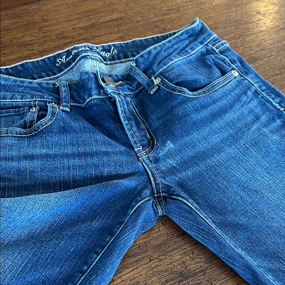 American Eagle Favorite Boyfriend Boot Cut Jeans. EUC. Size 8 - Picture 13 of 16